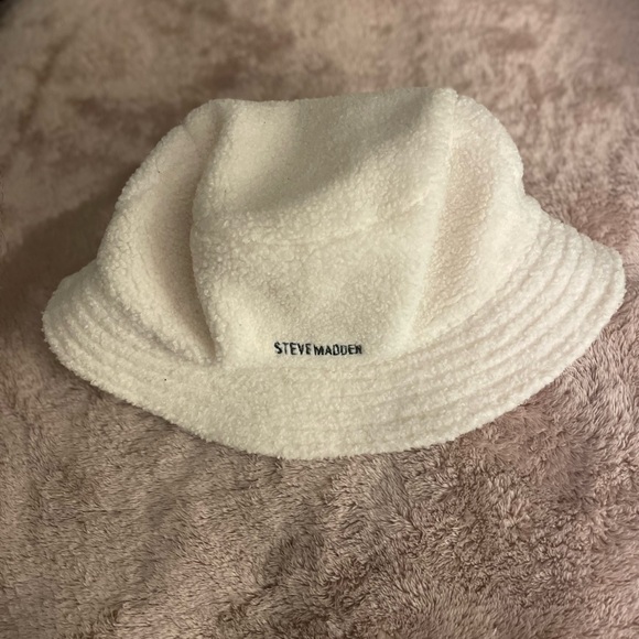 Steve Madden Teddy Bucket Hat - Picture 1 of 4